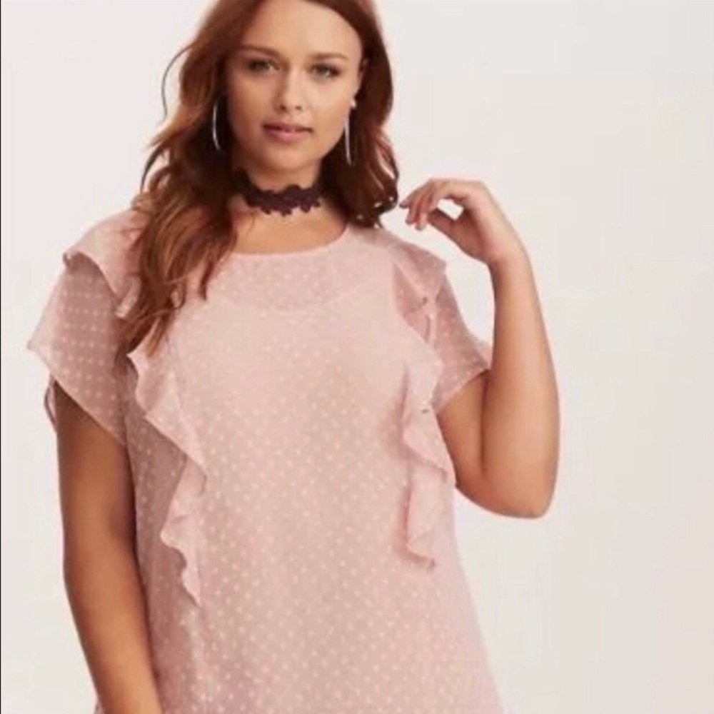🥳 EUC TORRID 4X - SWISS CLIP DOT+ PALE PINK MAUVE RUFFLE BLOUSE - SIZE 26 28